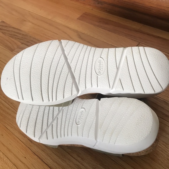 Dr. Scholls women wedge ankle strap Sandals. - Picture 10 of 11